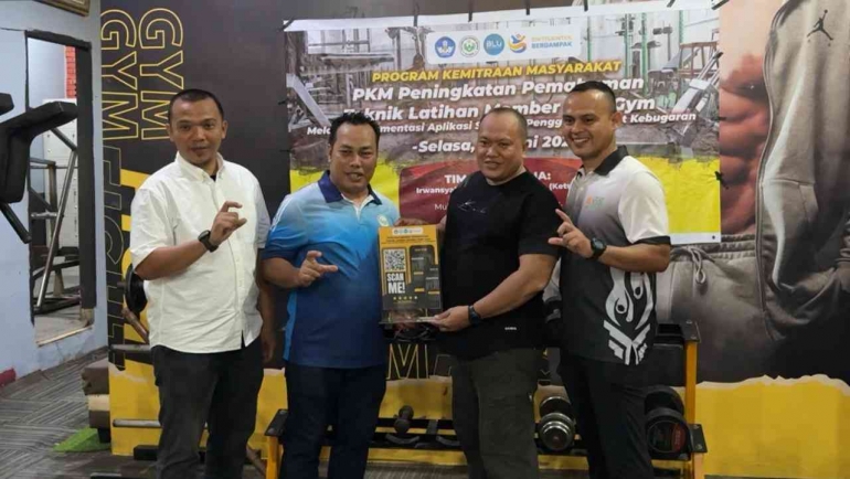 Tim PKM UNIMED Tingkatkan Pemahaman Teknik Latihan Member D&R Gym Melalui Aplikasi Simulasi Penggunaan Alat Kebugaran