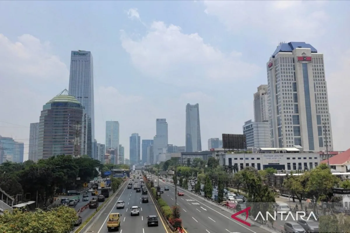 Jakarta Didominasi Cerah Berawan pada Senin, Hujan Ringan Turun Malam Hari